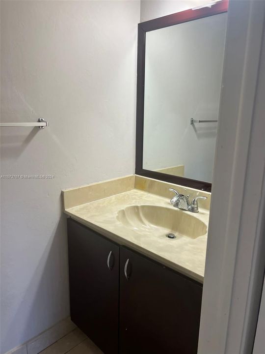 Recently Rented: $3,000 (3 beds, 2 baths, 1546 Square Feet)