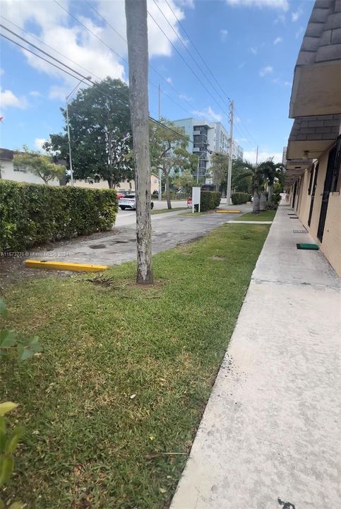 View facing SW 109th Ave, pathway to FIU