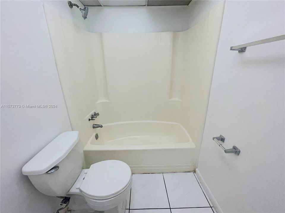 For Sale: $150,000 (2 beds, 2 baths, 959 Square Feet)