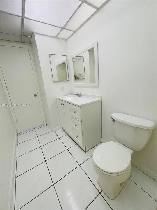 待售: $155,000 (2 贝兹, 2 浴室, 959 平方英尺)