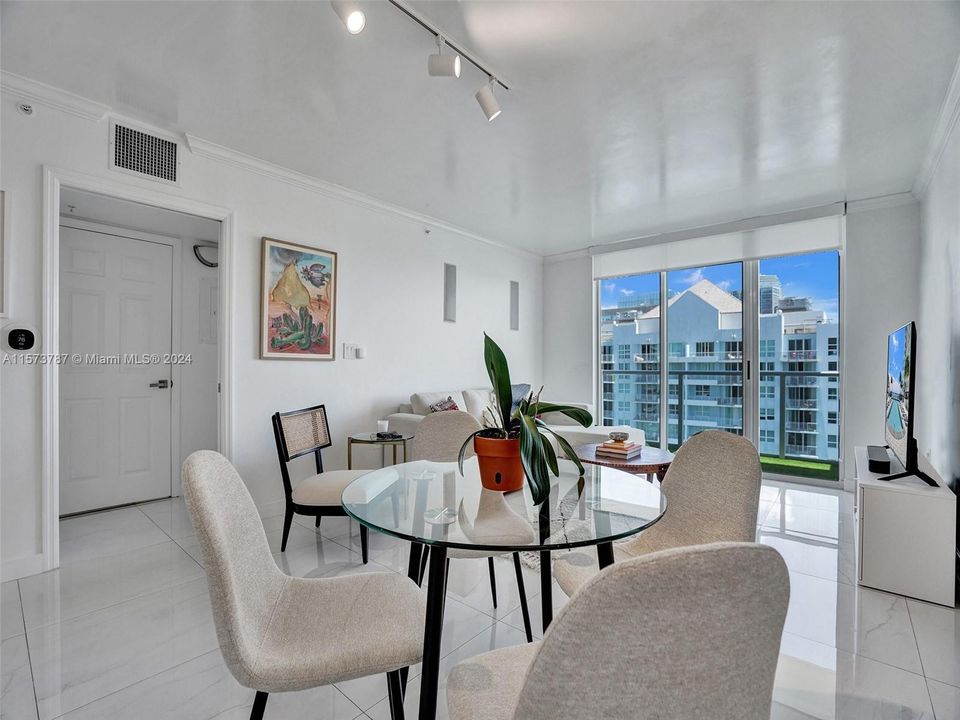 Active With Contract: $499,000 (1 beds, 1 baths, 750 Square Feet)