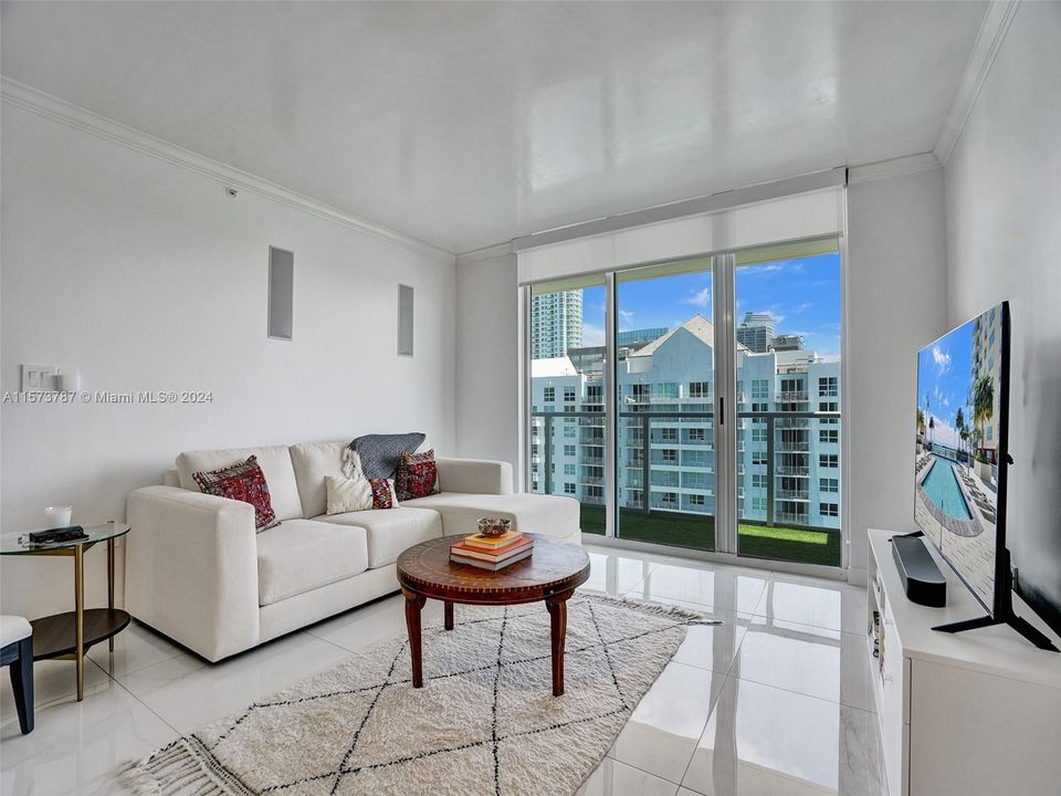 Active With Contract: $499,000 (1 beds, 1 baths, 750 Square Feet)