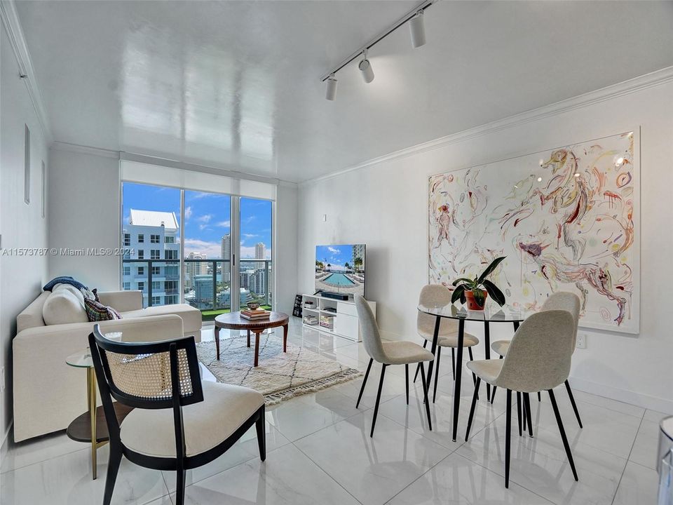 Active With Contract: $499,000 (1 beds, 1 baths, 750 Square Feet)