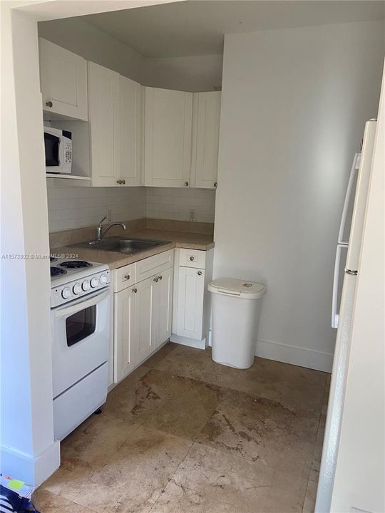 Active With Contract: $1,450 (0 beds, 1 baths, 338 Square Feet)