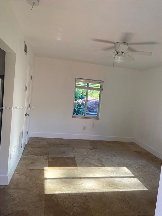 Active With Contract: $1,450 (0 beds, 1 baths, 338 Square Feet)
