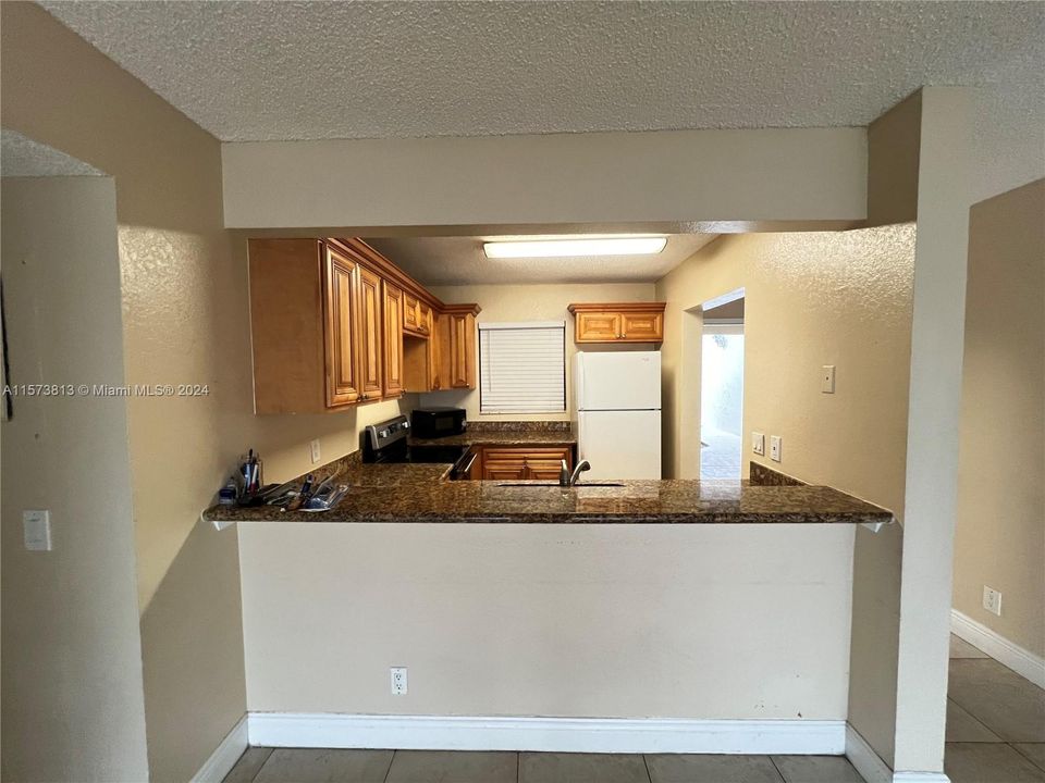 For Sale: $217,000 (2 beds, 2 baths, 904 Square Feet)