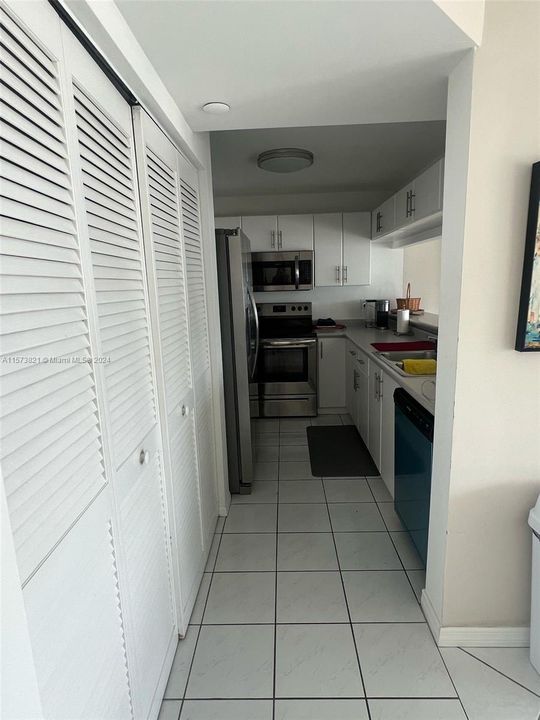 For Rent: $3,650 (2 beds, 2 baths, 1100 Square Feet)