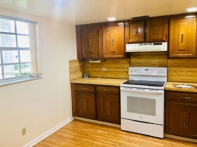 For Sale: $249,900 (2 beds, 2 baths, 1140 Square Feet)