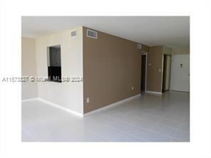 For Sale: $239,900 (1 beds, 1 baths, 924 Square Feet)