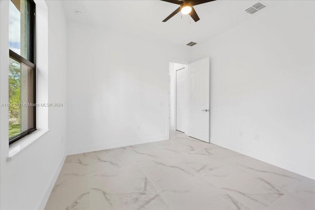 Active With Contract: $404,000 (4 beds, 2 baths, 1833 Square Feet)