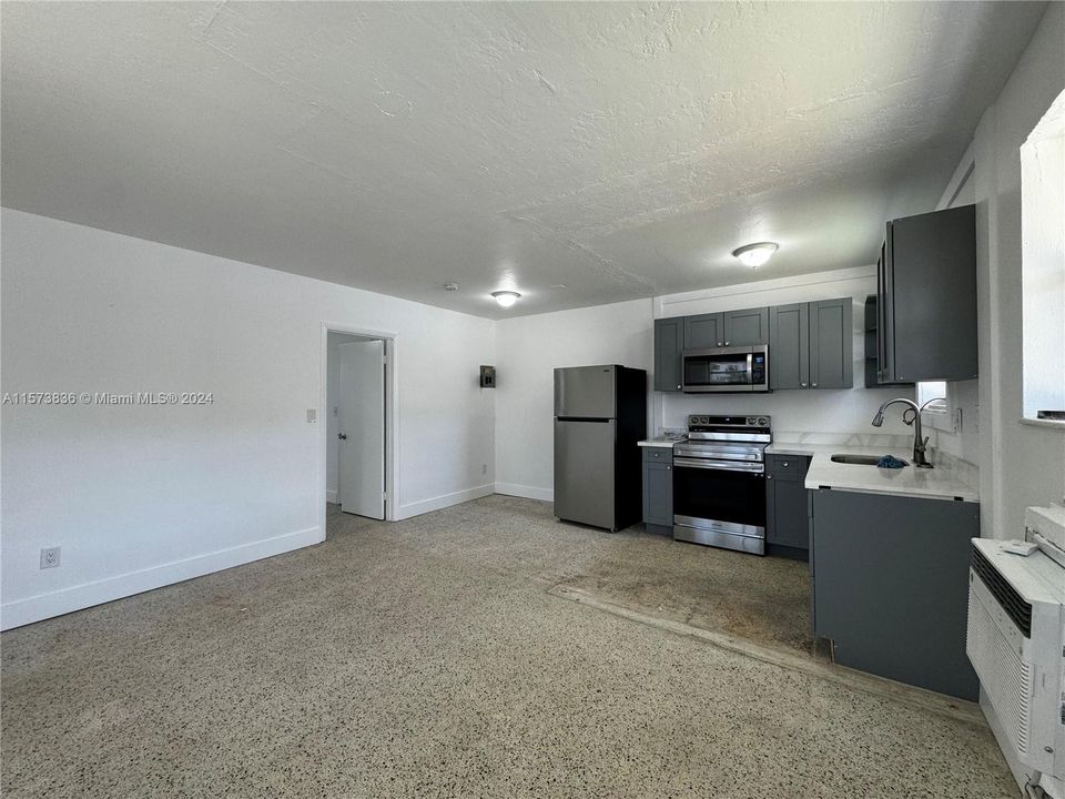 Recently Rented: $1,495 (1 beds, 1 baths, 640 Square Feet)
