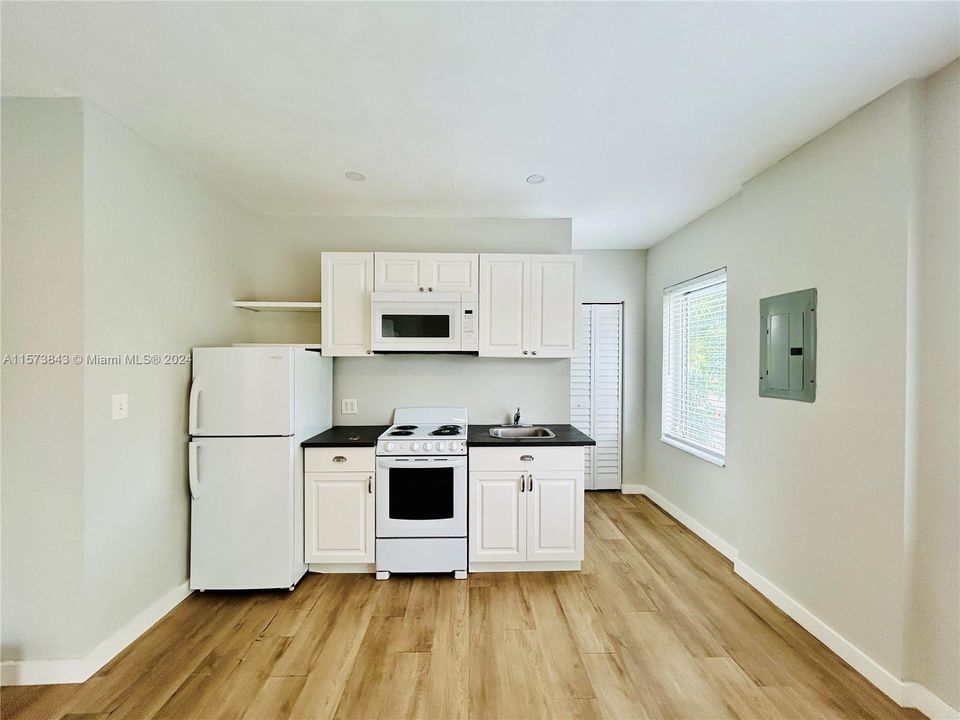 For Rent: $1,700 (1 beds, 1 baths, 550 Square Feet)