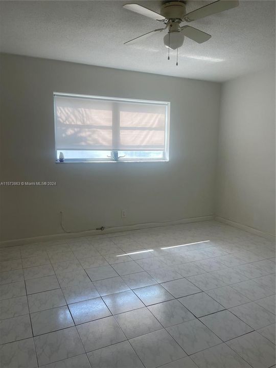 Active With Contract: $189,000 (1 beds, 1 baths, 800 Square Feet)