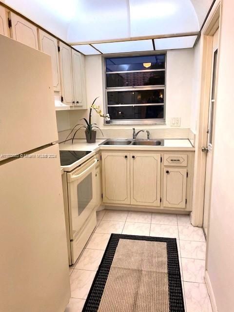 Active With Contract: $189,000 (1 beds, 1 baths, 800 Square Feet)