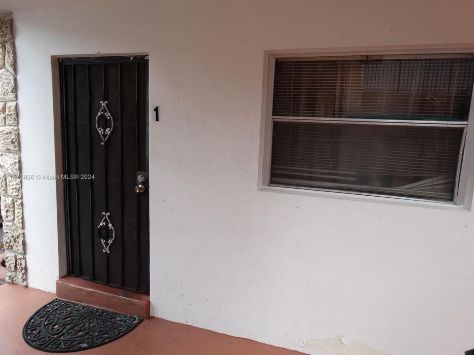 For Sale: $189,000 (2 beds, 2 baths, 855 Square Feet)