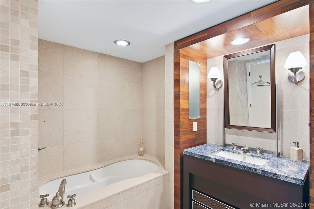 待售: $1,185,000 (2 贝兹, 2 浴室, 1103 平方英尺)