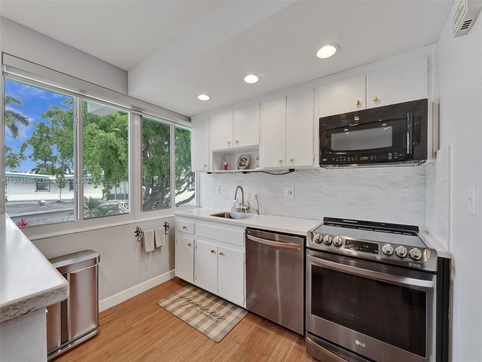 For Sale: $650,000 (2 beds, 2 baths, 1140 Square Feet)