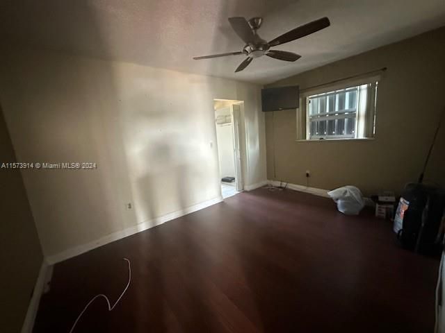 Recently Sold: $330,000 (3 beds, 1 baths, 1114 Square Feet)