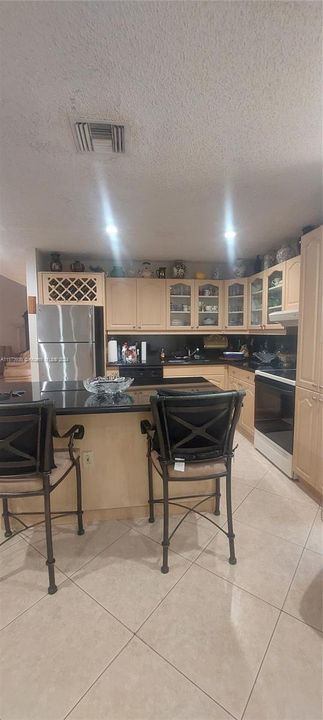 For Sale: $767,000 (5 beds, 3 baths, 2921 Square Feet)