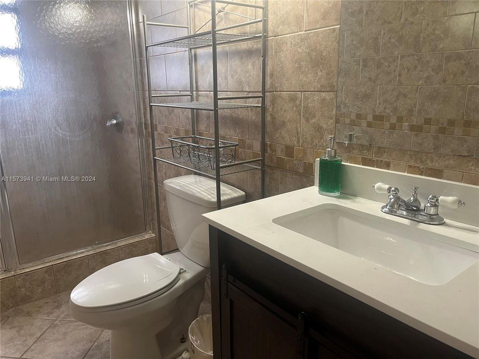 For Rent: $2,100 (2 beds, 1 baths, 3016 Square Feet)