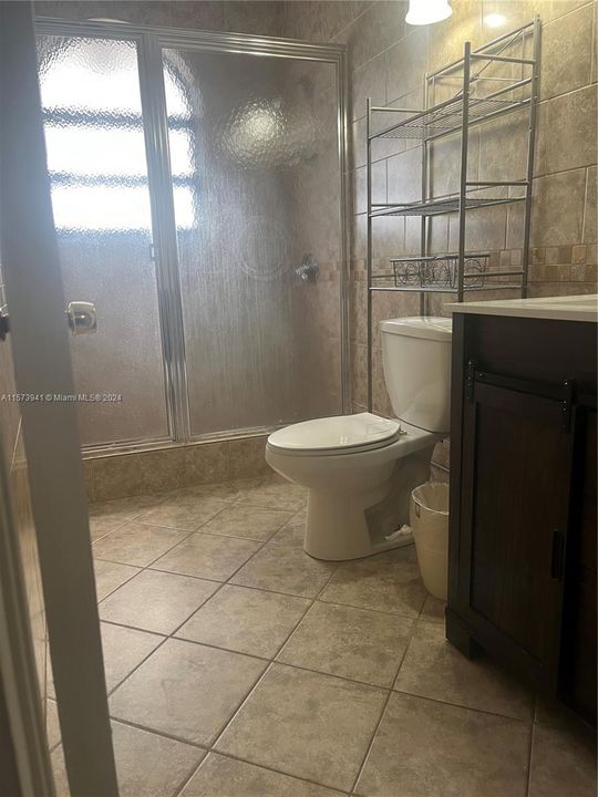 For Rent: $2,700 (2 beds, 1 baths, 3016 Square Feet)