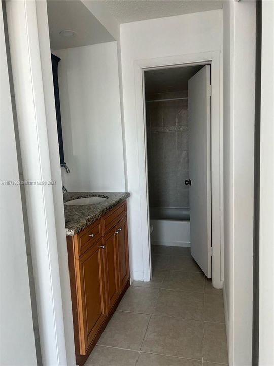 For Rent: $2,300 (1 beds, 1 baths, 1016 Square Feet)