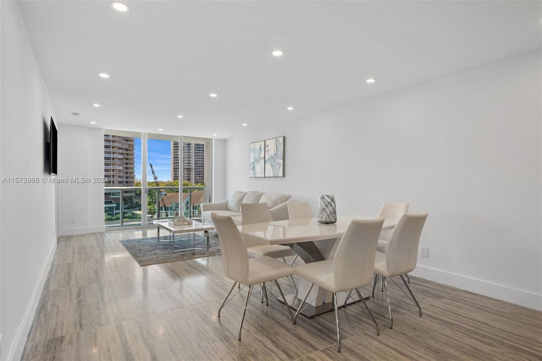 For Sale: $589,000 (1 beds, 2 baths, 1000 Square Feet)