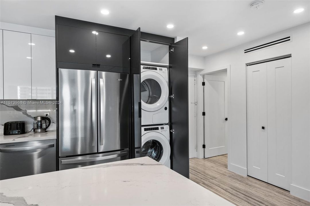 For Sale: $589,000 (1 beds, 2 baths, 1000 Square Feet)