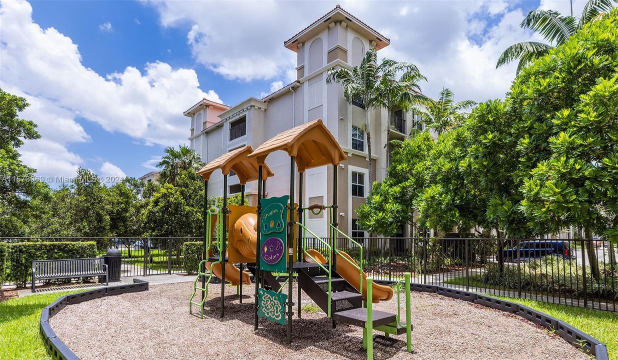 Recently Rented: $2,488 (2 beds, 2 baths, 1059 Square Feet)