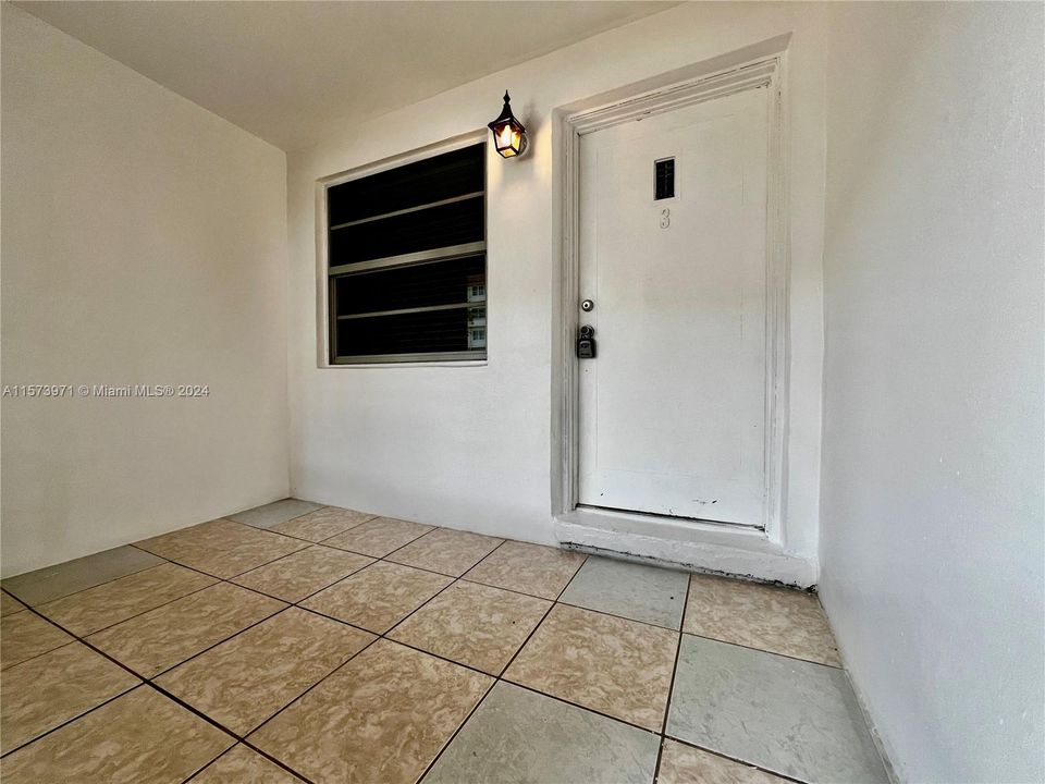 For Rent: $1,599 (1 beds, 1 baths, 570 Square Feet)