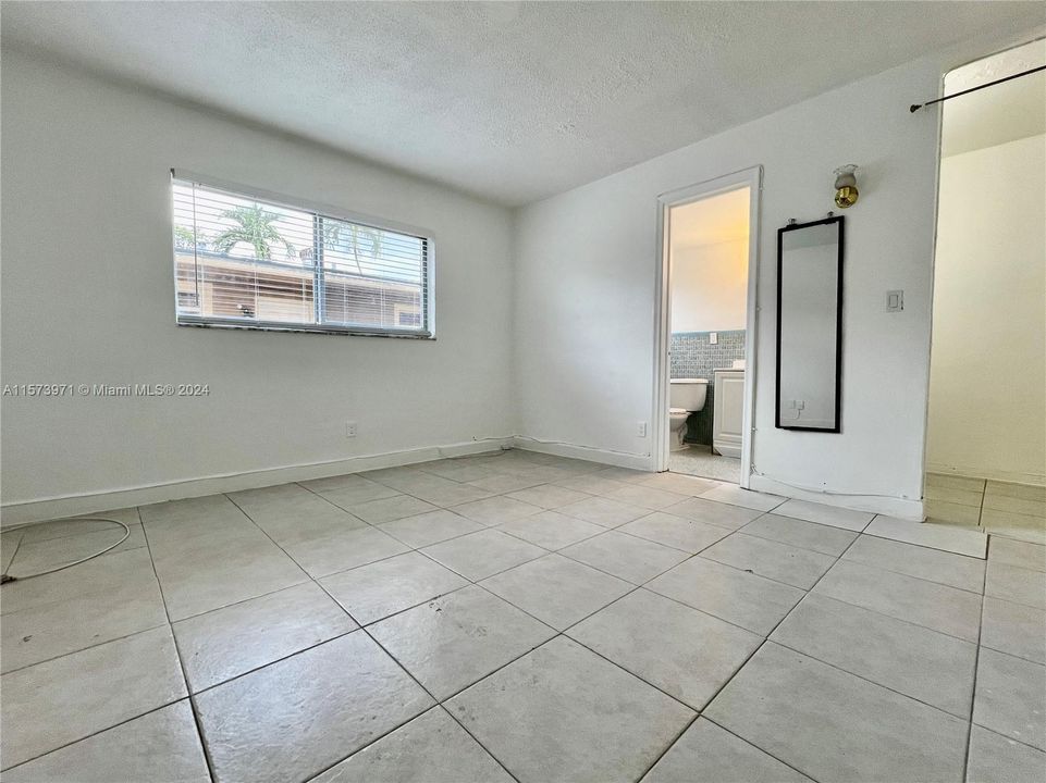 For Rent: $1,599 (1 beds, 1 baths, 570 Square Feet)