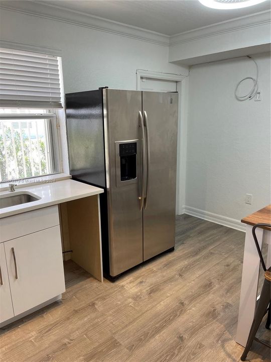 For Rent: $2,550 (2 beds, 1 baths, 900 Square Feet)