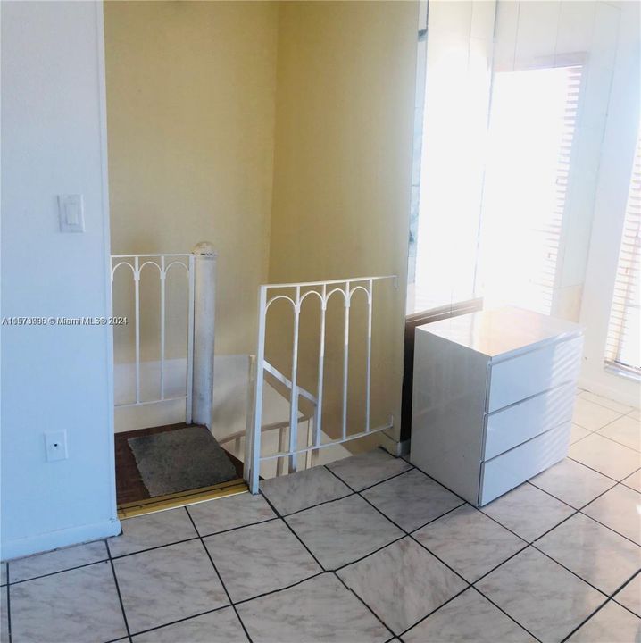 For Sale: $219,900 (1 beds, 1 baths, 734 Square Feet)