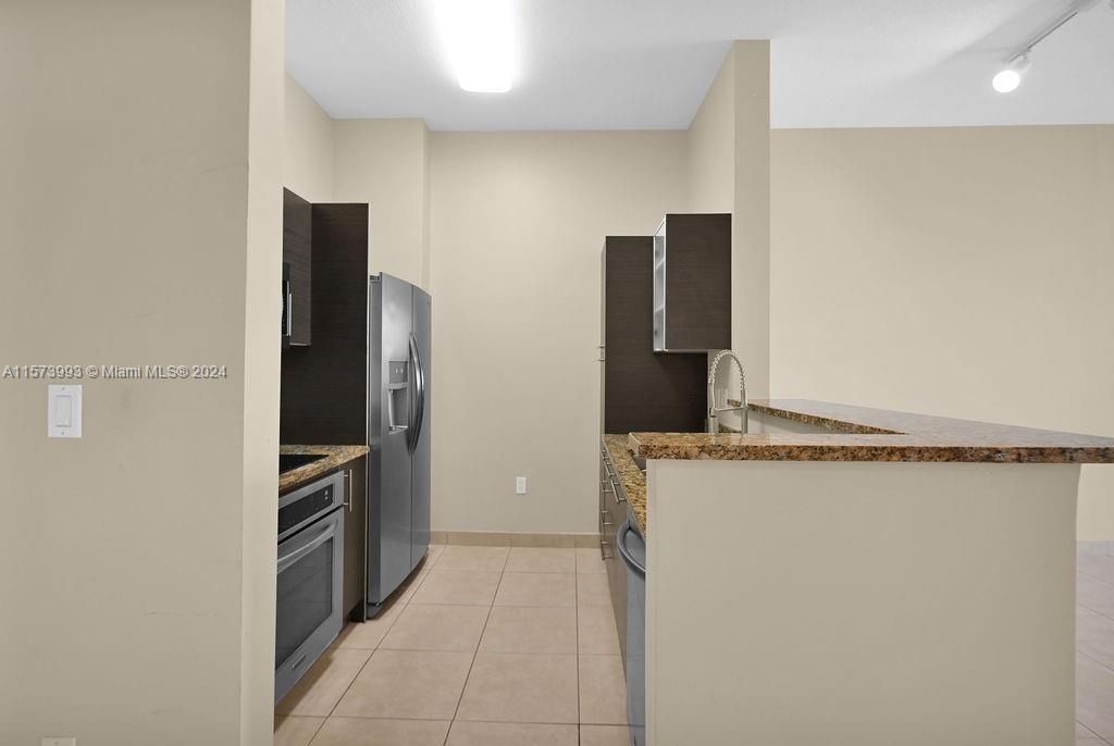 For Rent: $2,600 (1 beds, 1 baths, 755 Square Feet)