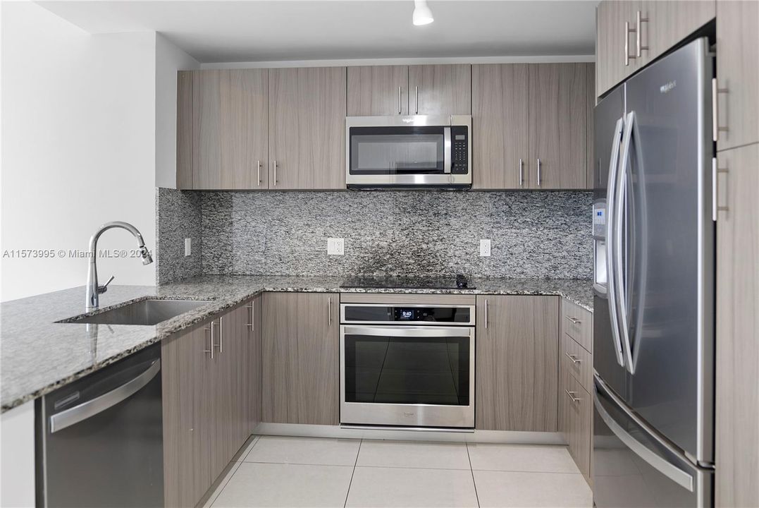 For Rent: $3,600 (2 beds, 2 baths, 1032 Square Feet)