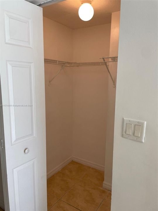 For Rent: $1,800 (0 beds, 1 baths, 400 Square Feet)