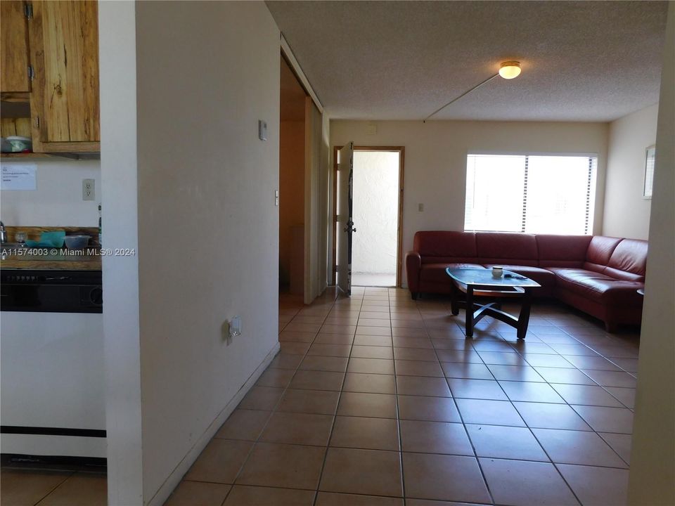 For Sale: $300,000 (3 beds, 2 baths, 1040 Square Feet)