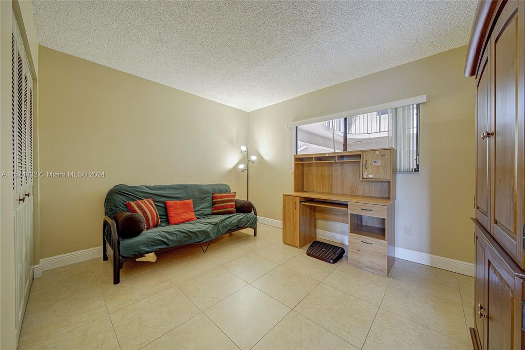 Active With Contract: $259,900 (2 beds, 2 baths, 965 Square Feet)