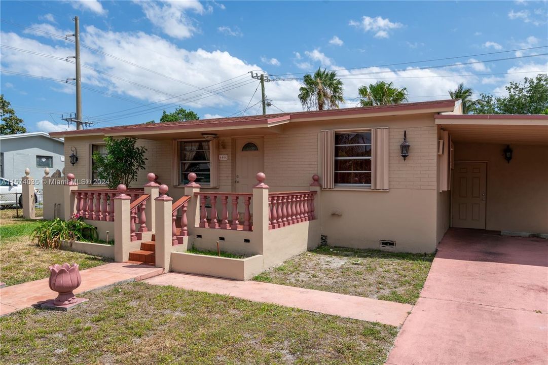 For Sale: $565,000 (4 beds, 2 baths, 1847 Square Feet)