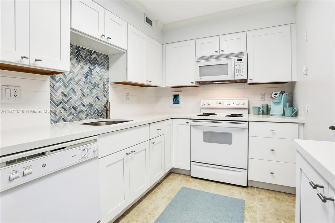For Rent: $3,000 (1 beds, 1 baths, 835 Square Feet)