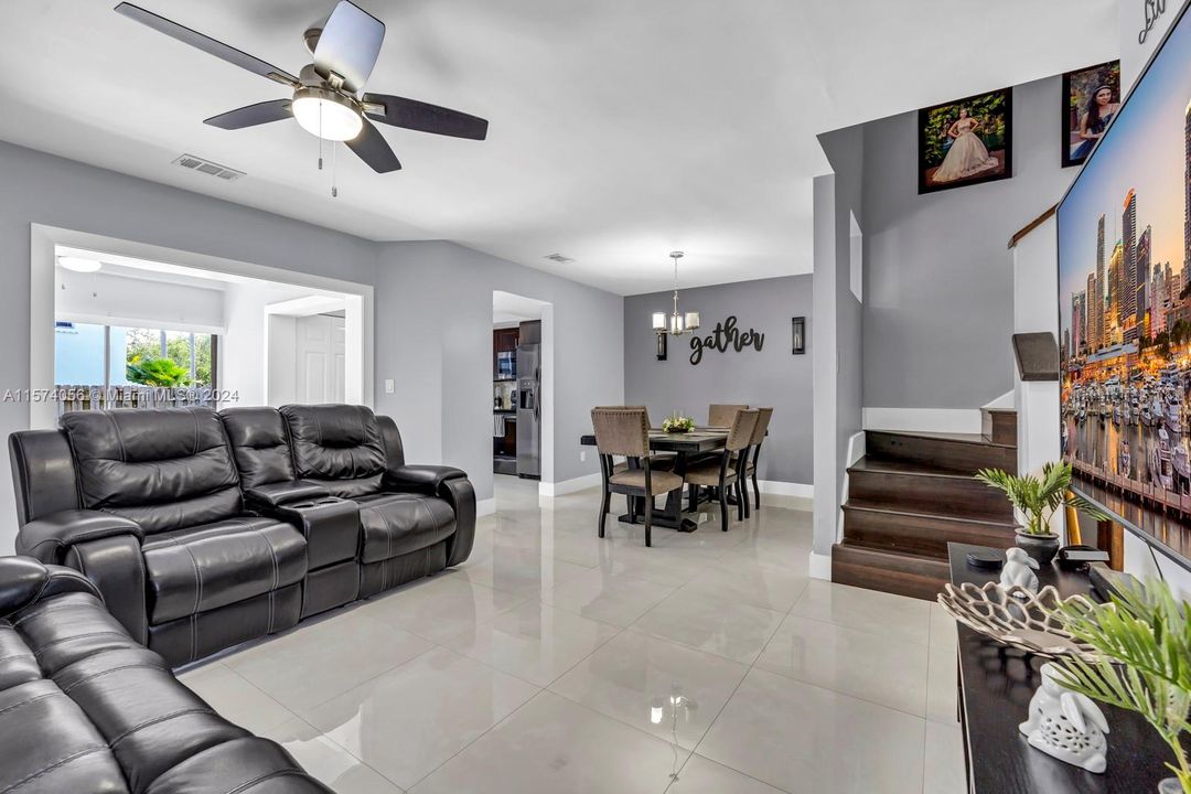 For Sale: $450,000 (3 beds, 2 baths, 1293 Square Feet)
