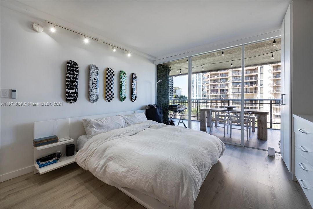 Active With Contract: $5,000 (1 beds, 1 baths, 816 Square Feet)