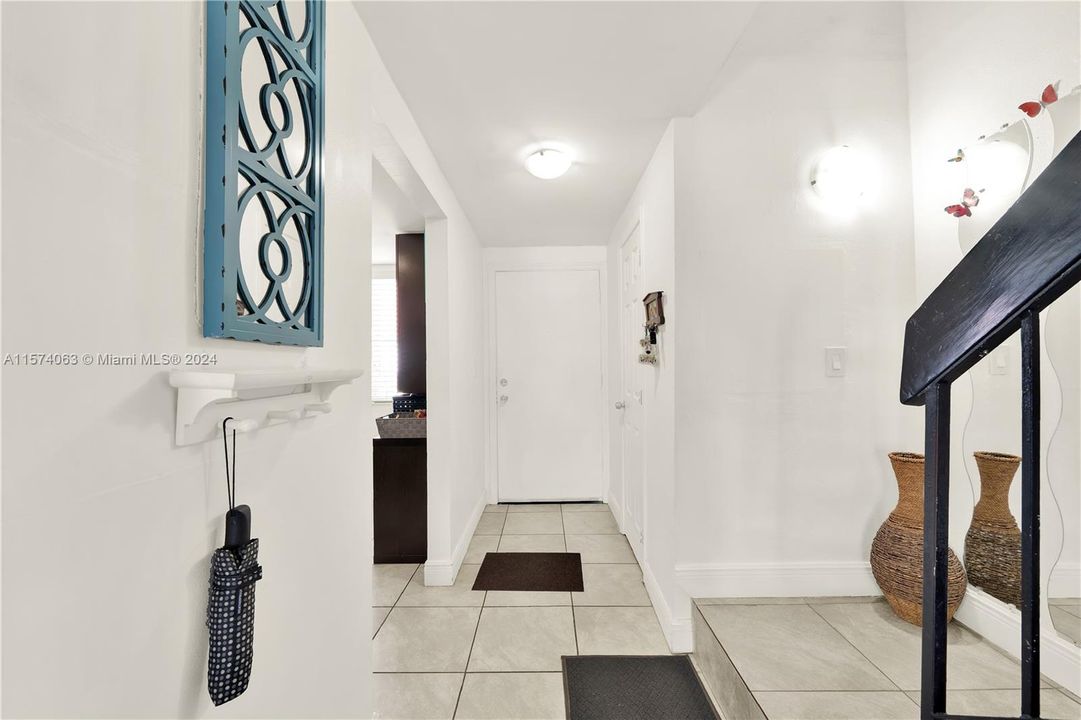 For Sale: $340,000 (2 beds, 1 baths, 1140 Square Feet)