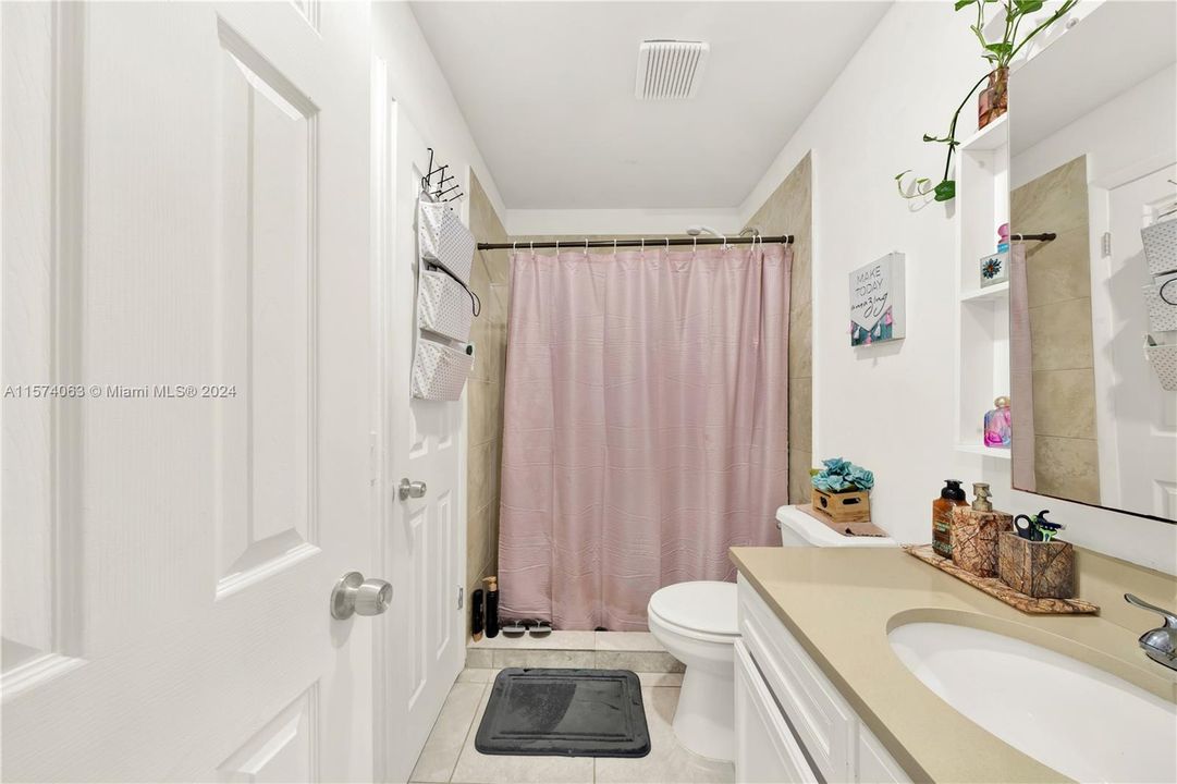 For Sale: $340,000 (2 beds, 1 baths, 1140 Square Feet)