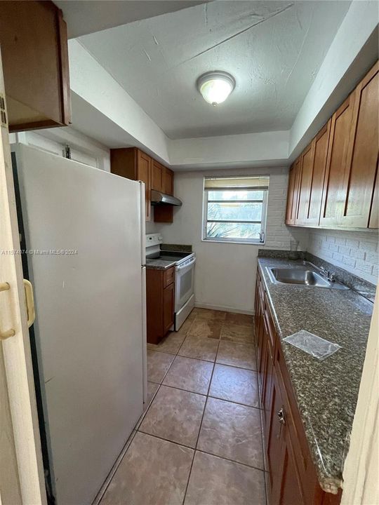 For Sale: $249,999 (2 beds, 1 baths, 830 Square Feet)