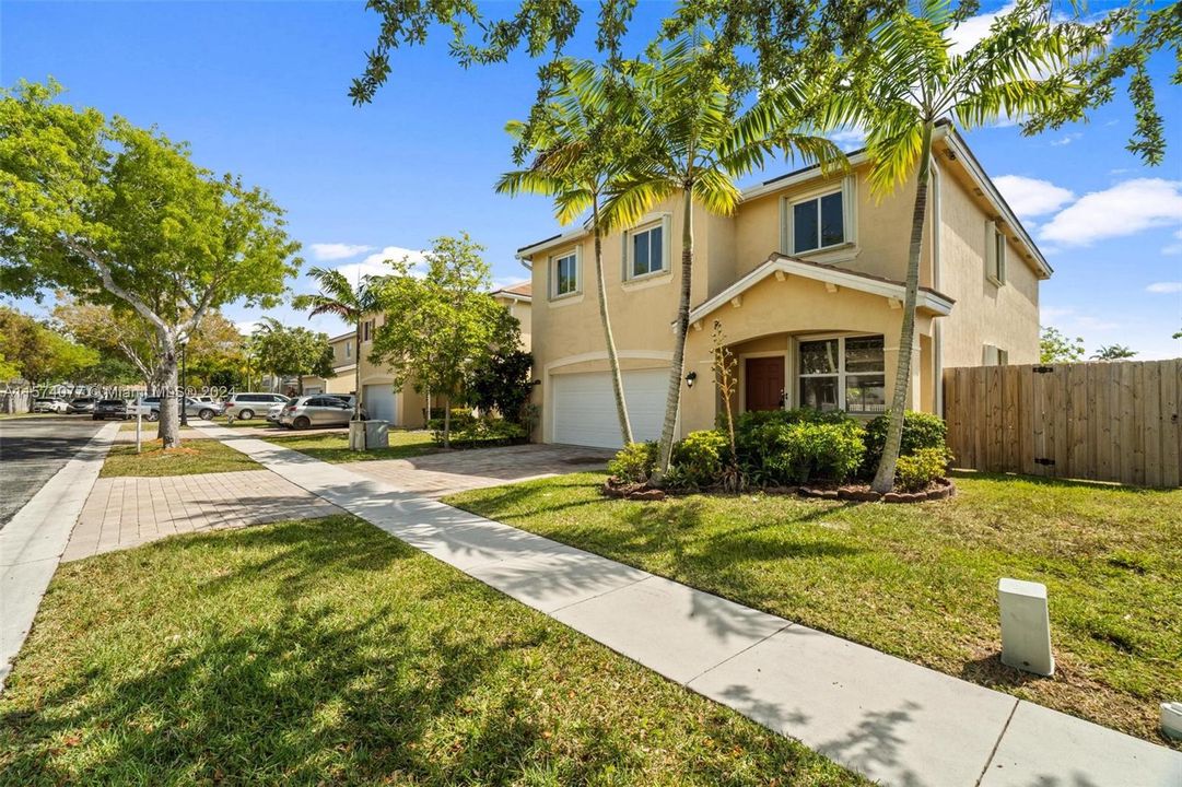 Active With Contract: $3,500 (5 beds, 3 baths, 2835 Square Feet)