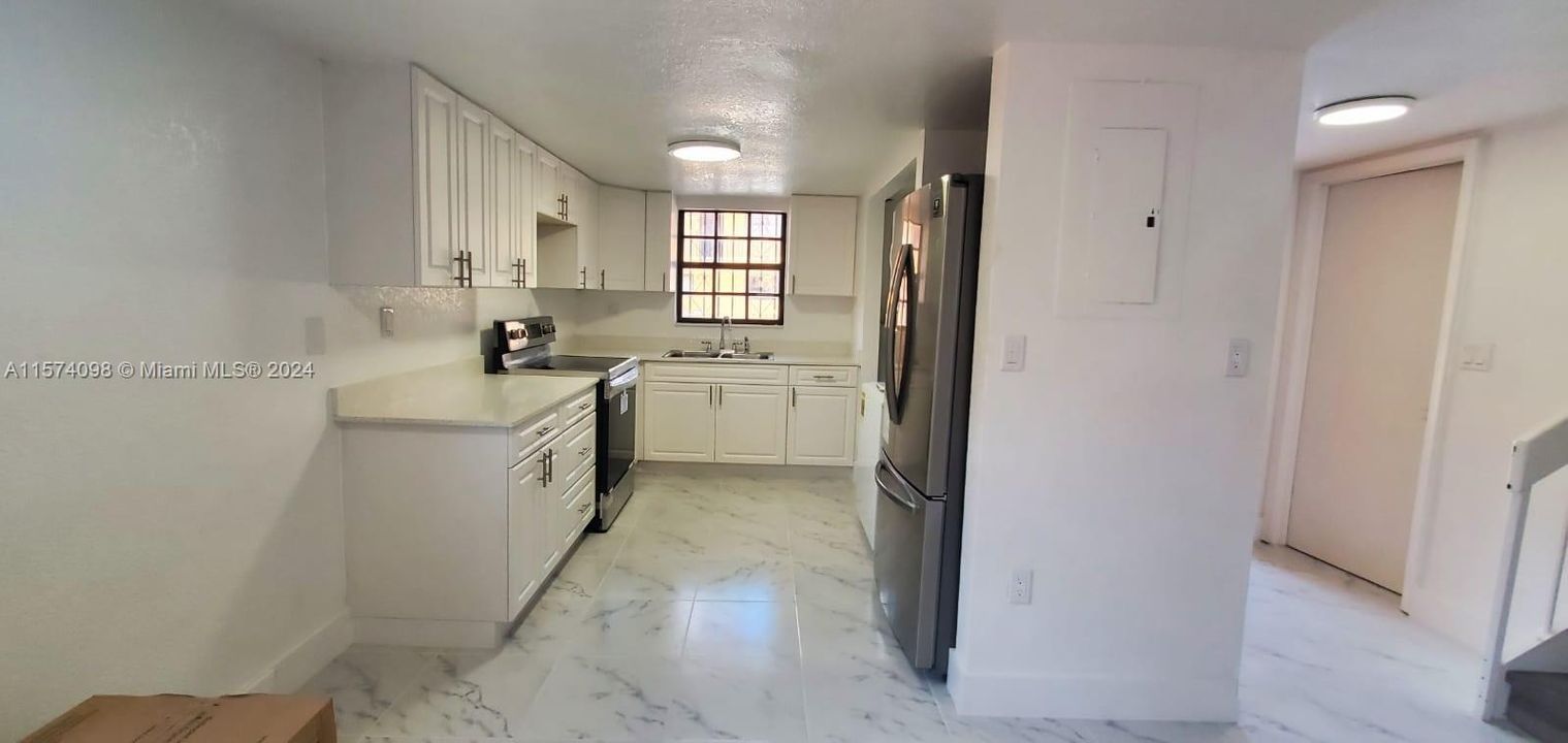 For Rent: $2,750 (3 beds, 2 baths, 1337 Square Feet)