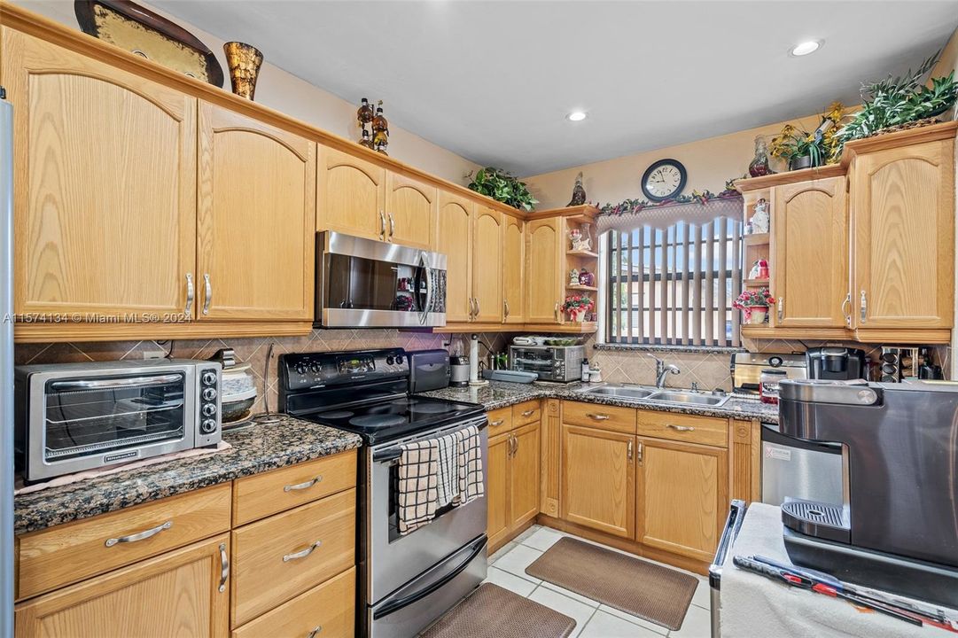 Active With Contract: $499,900 (4 beds, 2 baths, 1608 Square Feet)