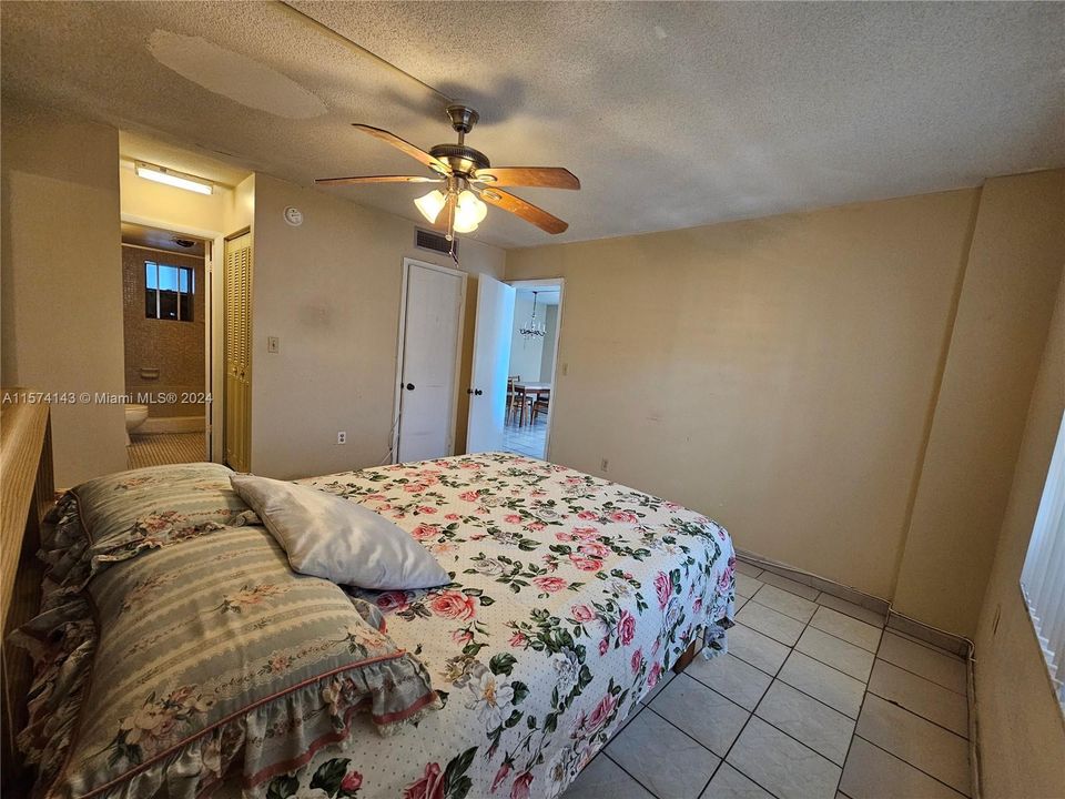 For Sale: $250,000 (1 beds, 1 baths, 786 Square Feet)