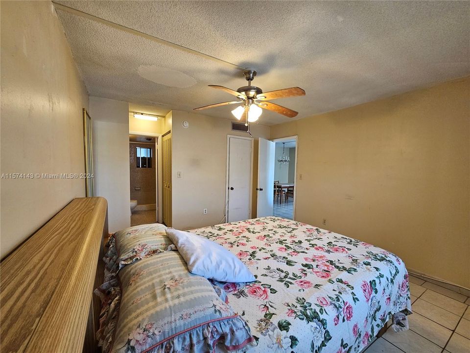 For Sale: $250,000 (1 beds, 1 baths, 786 Square Feet)